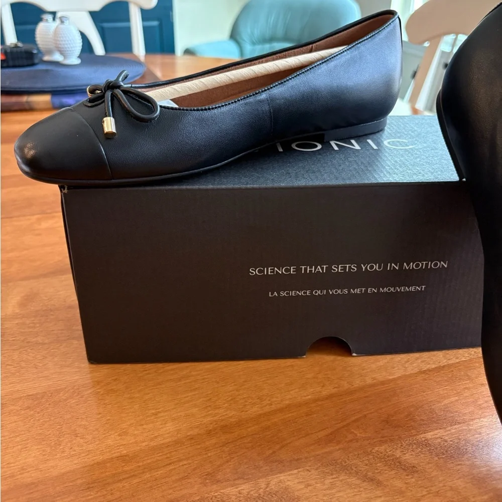 Vionic KLARA Black Leather Flats with Bow Detail - Picture 2 of 6